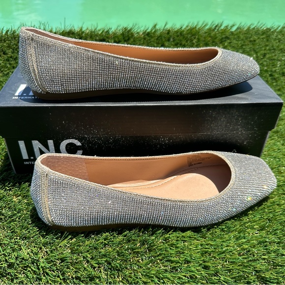 Inc Juney silver crystal flats size 7.5 - Picture 2 of 3